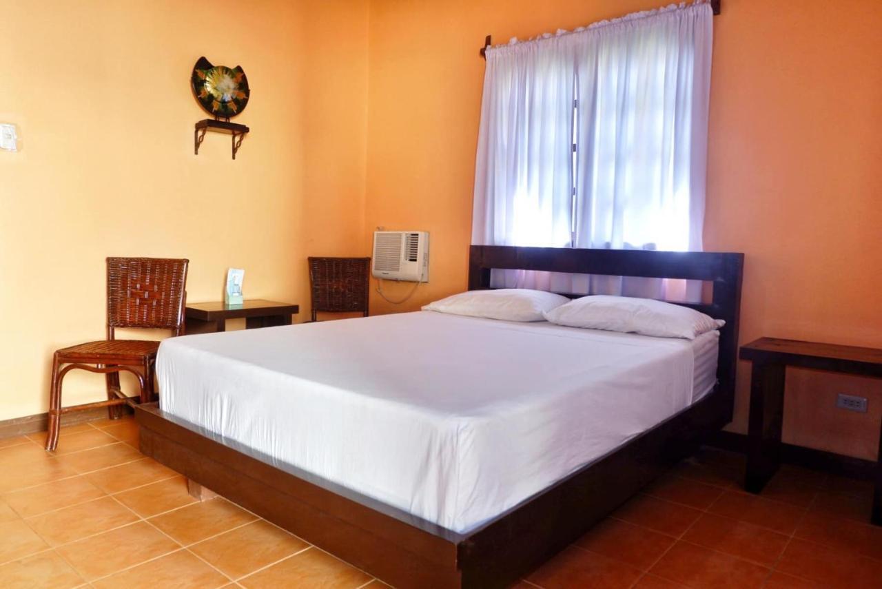 Puesta Del Sol Beach Bungalows And Restobar Mambajao Buitenkant foto
